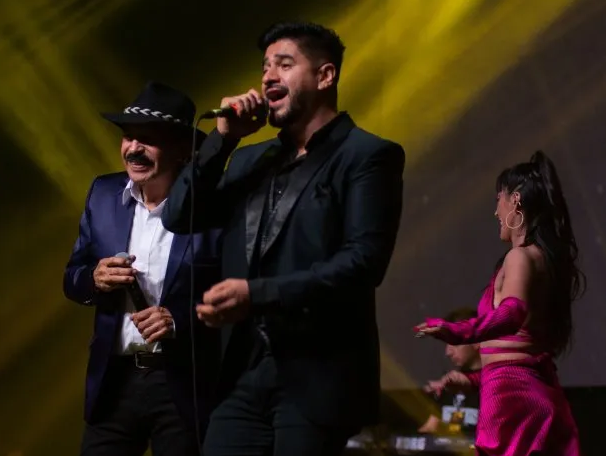 Antonio Ríos y Ráfaga reviven «El Maestro» en una poderosa versión en vivo