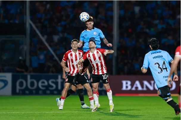 Liga Profesional de Fútbol: con un golazo de tijera en el final, Belgrano y Estudiantes empataron 2-2 en un partidazo