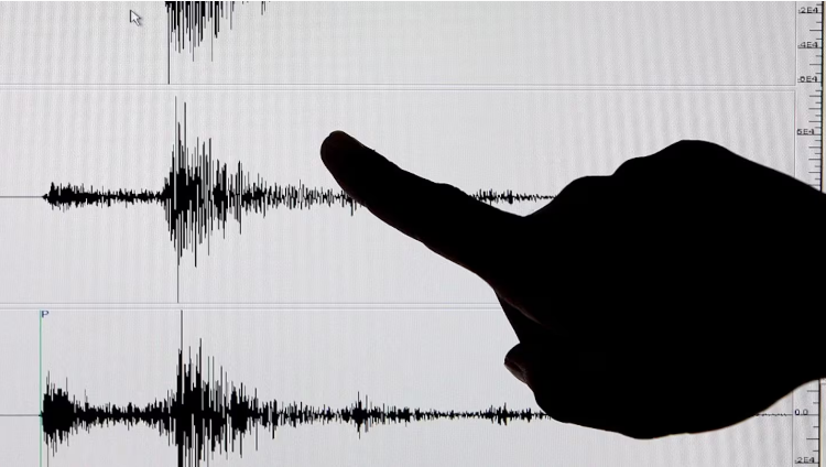 Un fuerte terremoto de 7 grados sacudió a California y las autoridades declararon estado de emergencia