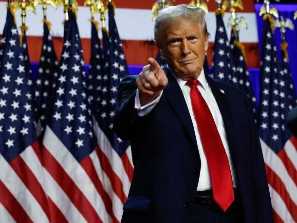 Donald Trump firmó un decreto que prohíbe a los deportistas trans competir en categorías femeninas