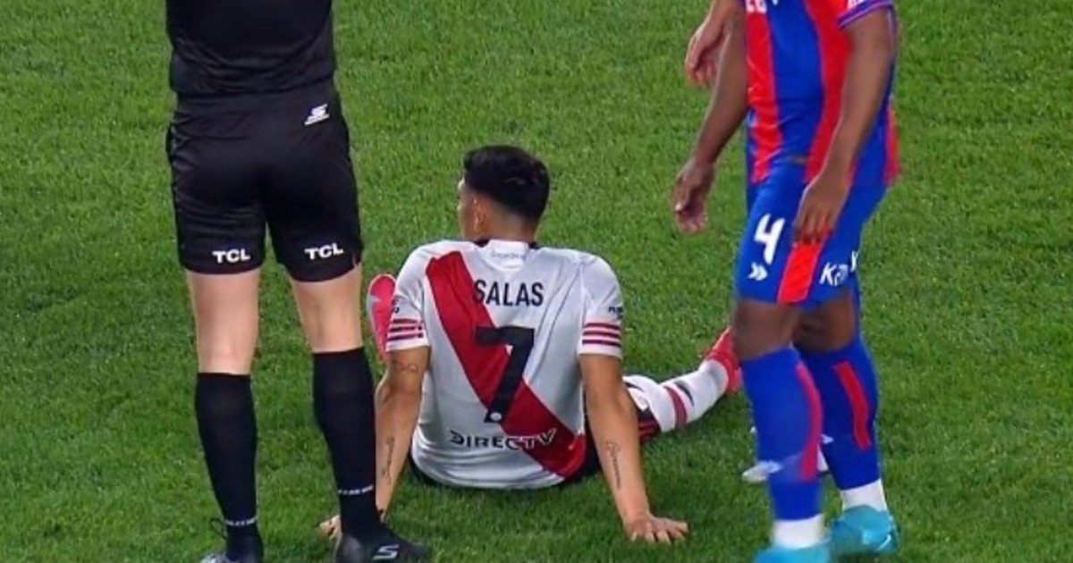 preocupacion-en-river:-maxi-salas-salio-con-una-molestia-en-la-rodilla