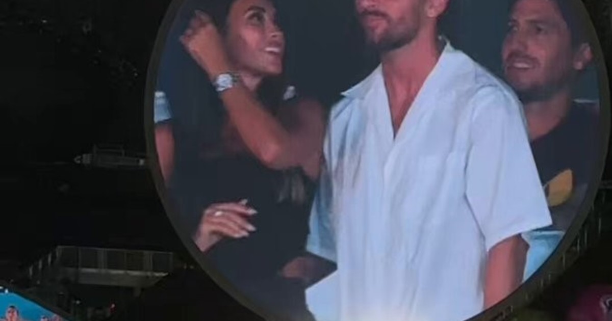 lionel-messi-y-antonela-roccuzzo-causaron-furor-en-la-kisscam-de-coldplay:-el-ceo-del-futbol-no-se-esconde-nunca