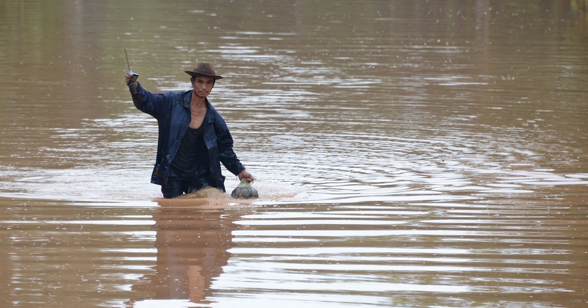«se-lo-llevo-el-agua»:-una-joyeria-perdio-20-kilos-de-oro-y-todos-buscan-el-tesoro-en-medio-de-una-inundacion-historica-en-china