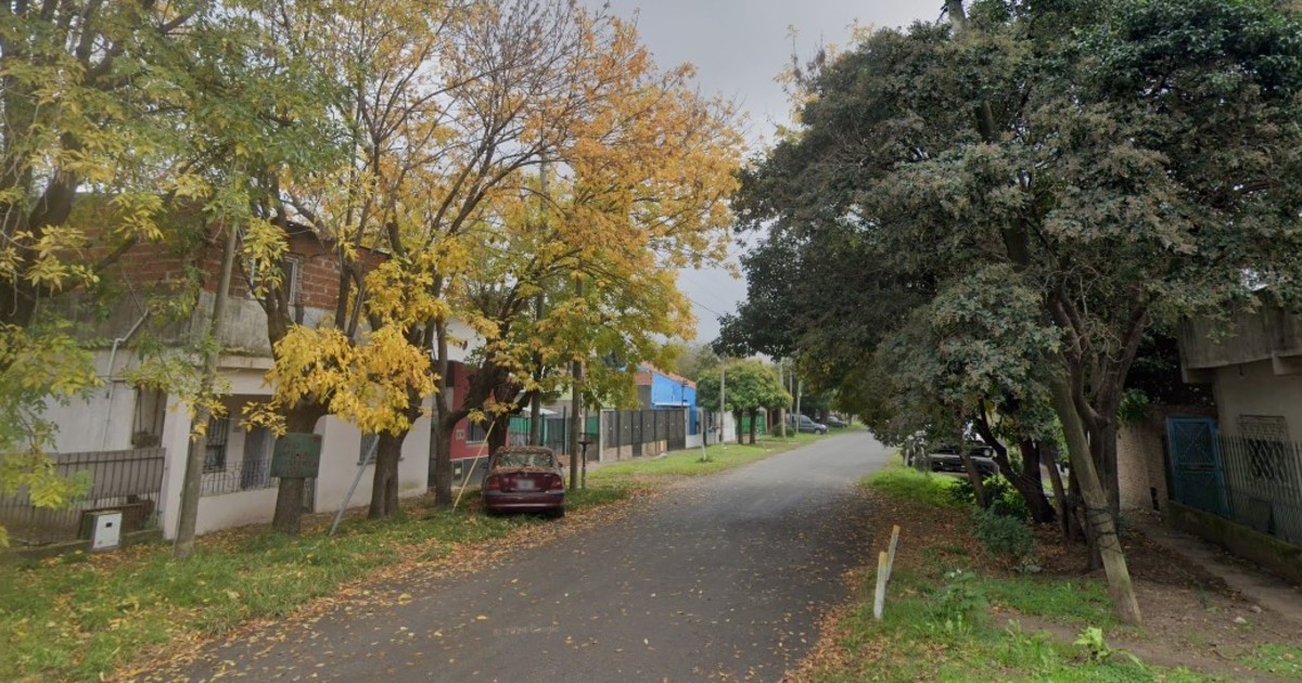 temperley:-discutio-con-su-amigo,-se-subio-al-auto,-lo-atropello-por-detras-y-lo-mato