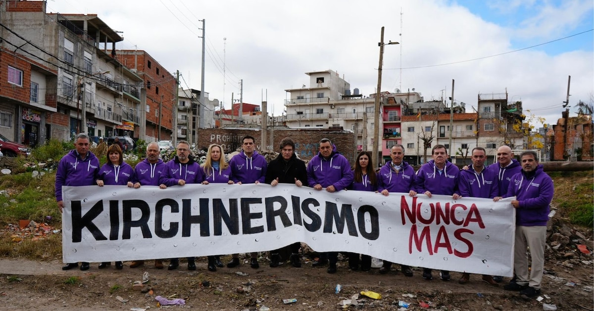 estela-de-carlotto-repudio-la-foto-de-milei-con-la-consigna-nunca-mas:-“ya-no-saben-que-hacer-para-humillarnos”