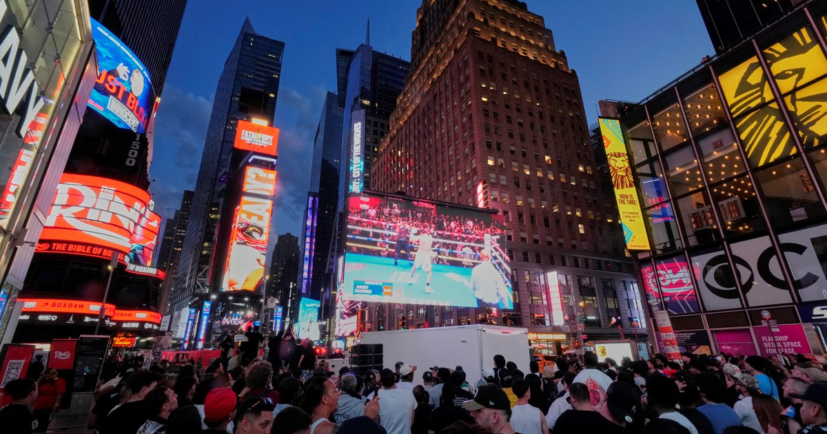 tiroteo-y-panico-en-nueva-york:-un-adolescente-abrio-fuego-y-disparo-a-tres-personas-en-times-square