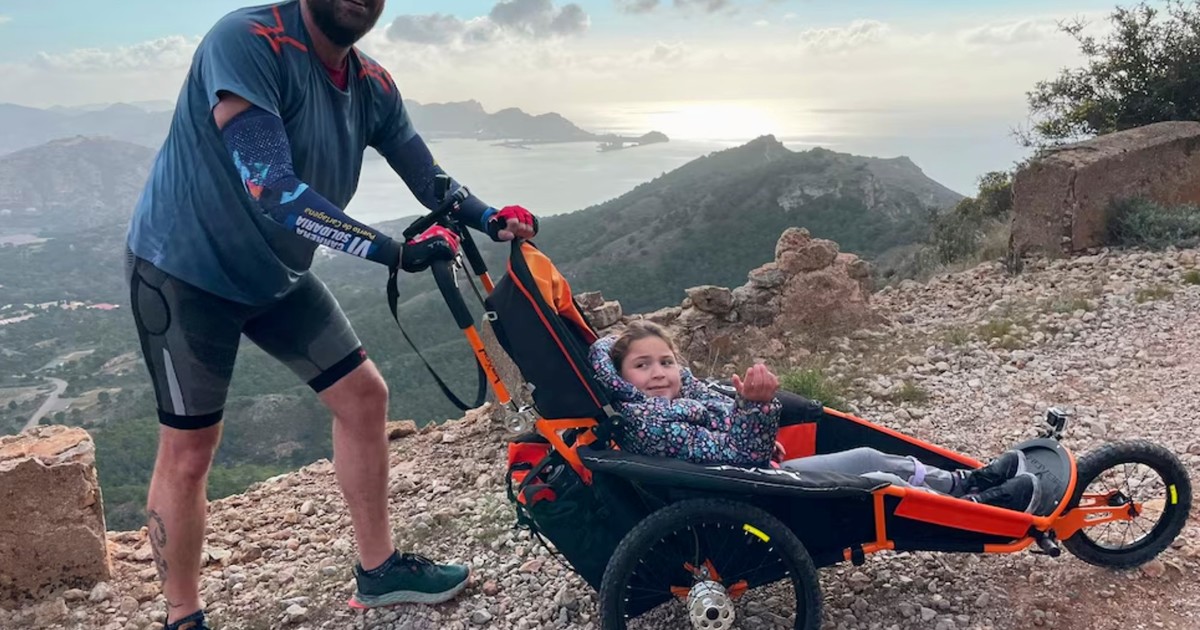 es-medico,-tuvo-que-reanimar-a-su-propia-hija-cuando-era-bebe-y-hoy-escalan-montanas-juntos:-«visibilizamos-la-discapacidad»