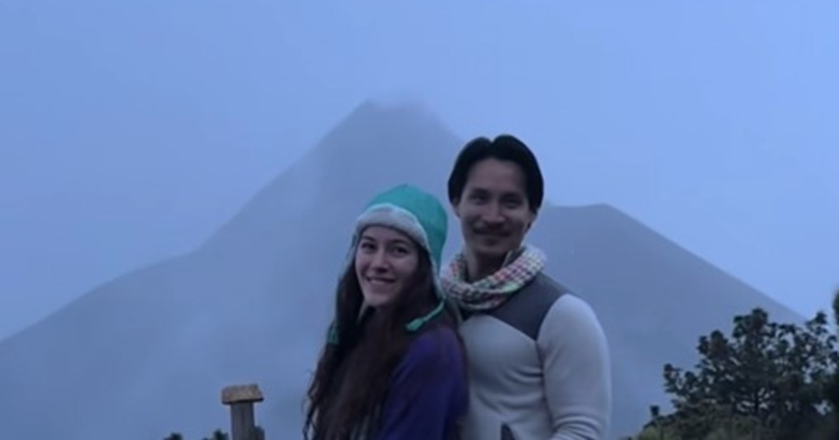 un-joven-le-pidio-matrimonio-a-su-novia-justo-cuando-un-volcan-entraba-en-erupcion