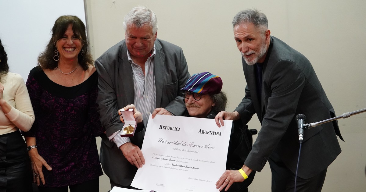 charly-garcia-ya-es-doctor-honoris-causa-de-la-uba:-sorprendio-al-asistir-a-la-ceremonia-donde-le-dieron-el-titulo