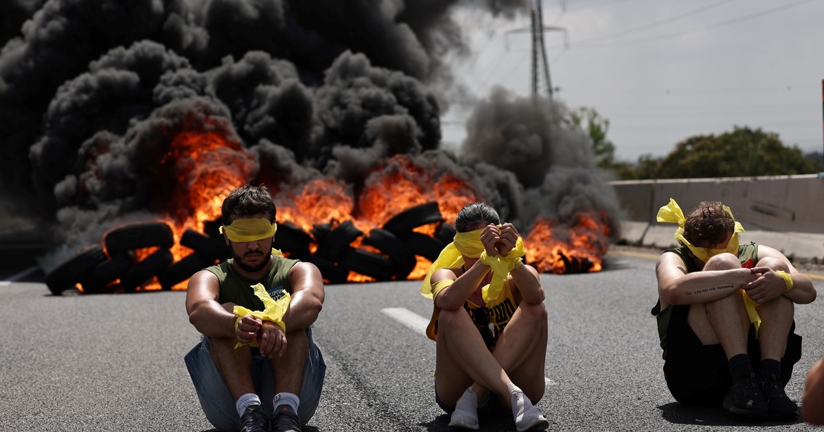 tras-el-ataque-al-hospital,-israel-bombardea-gaza-y-mata-a-decenas-de-personas:-masivas-protestas-de-familiares-de-rehenes