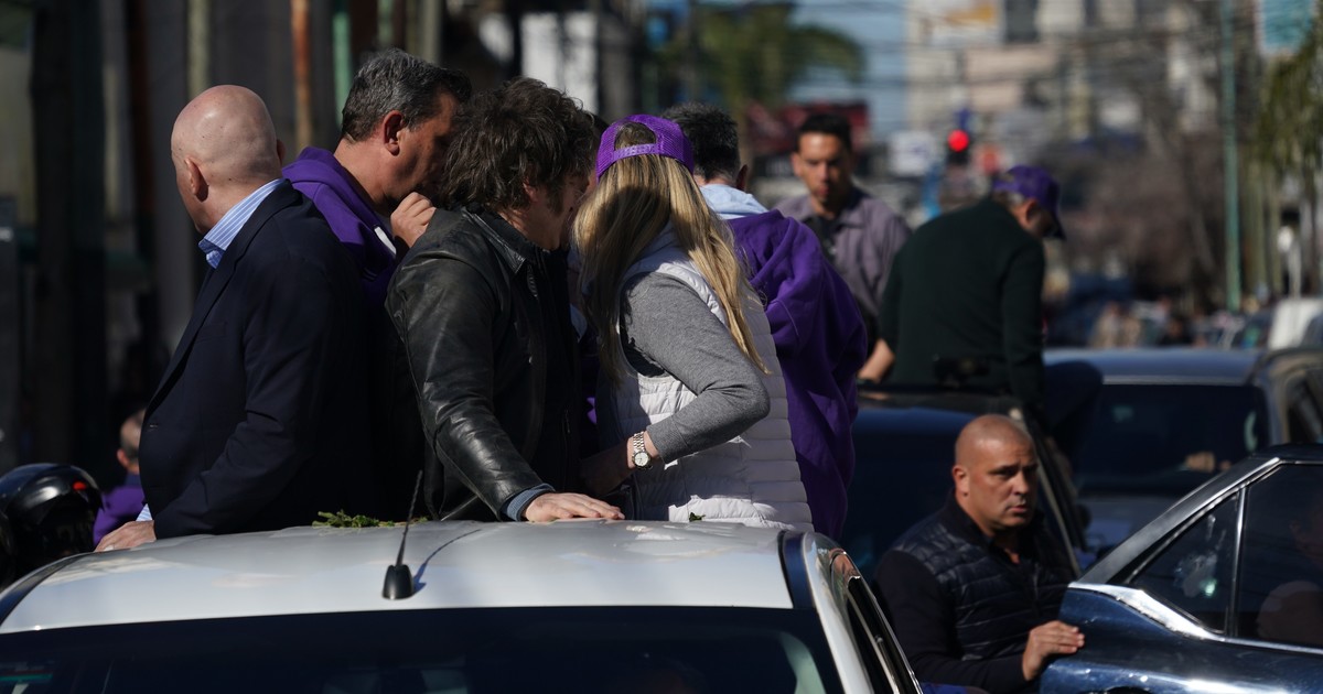 las-fotos-y-videos-de-la-agresion-a-milei-durante-la-caravana-en-lomas-de-zamora