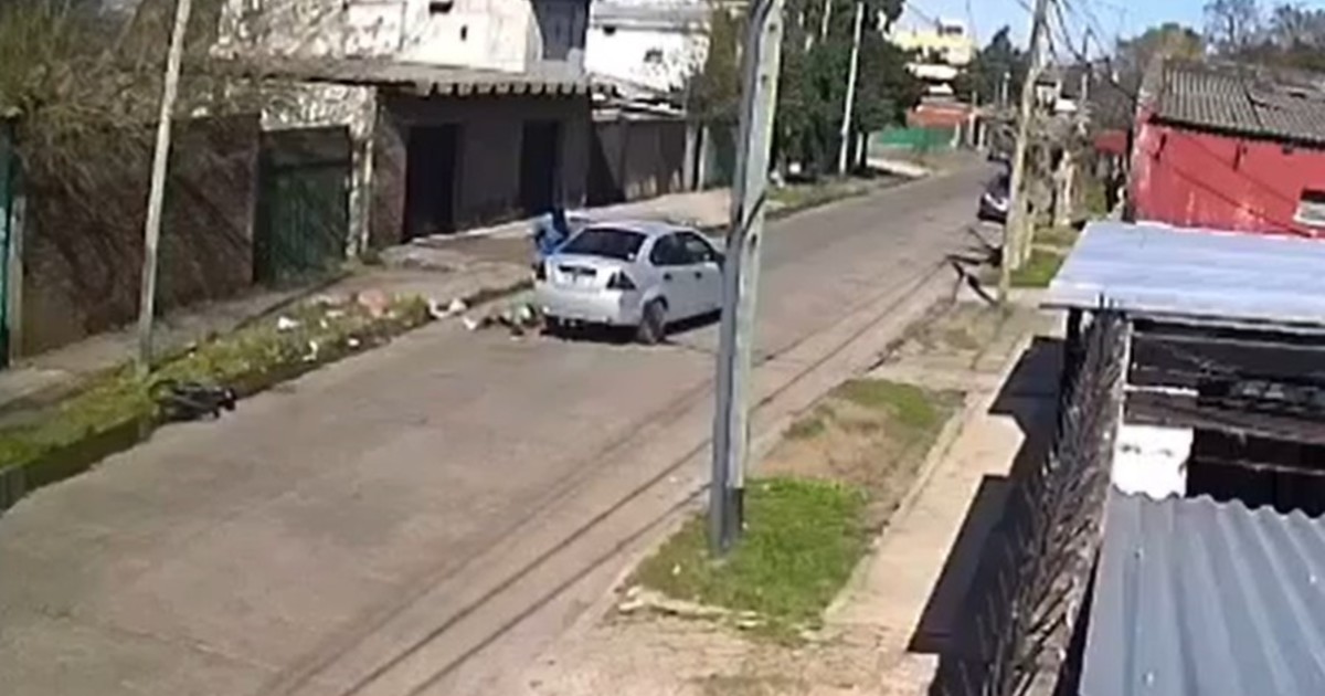 atropello-a-un-ciclista,-se-bajo-para-mover-el-cuerpo-y-escapo-con-una-pasajera-a-bordo