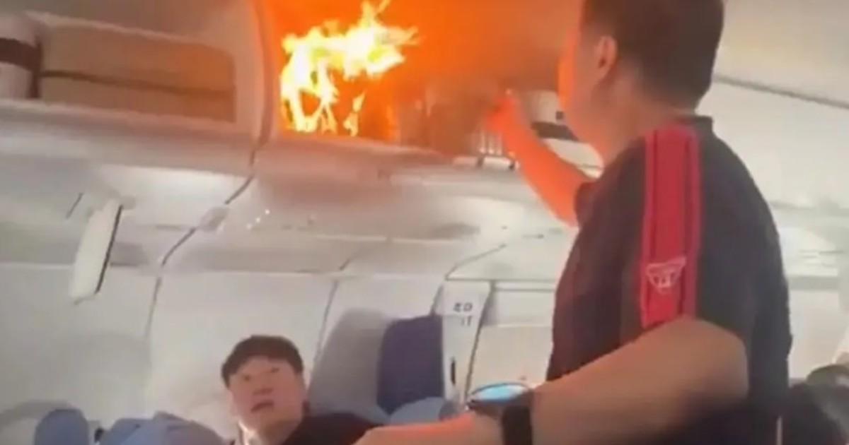 susto-entre-los-pasajeros-de-un-avion-de-air-china-por-una-bateria-portatil-que-se-incendio-en-un-portaequipajes