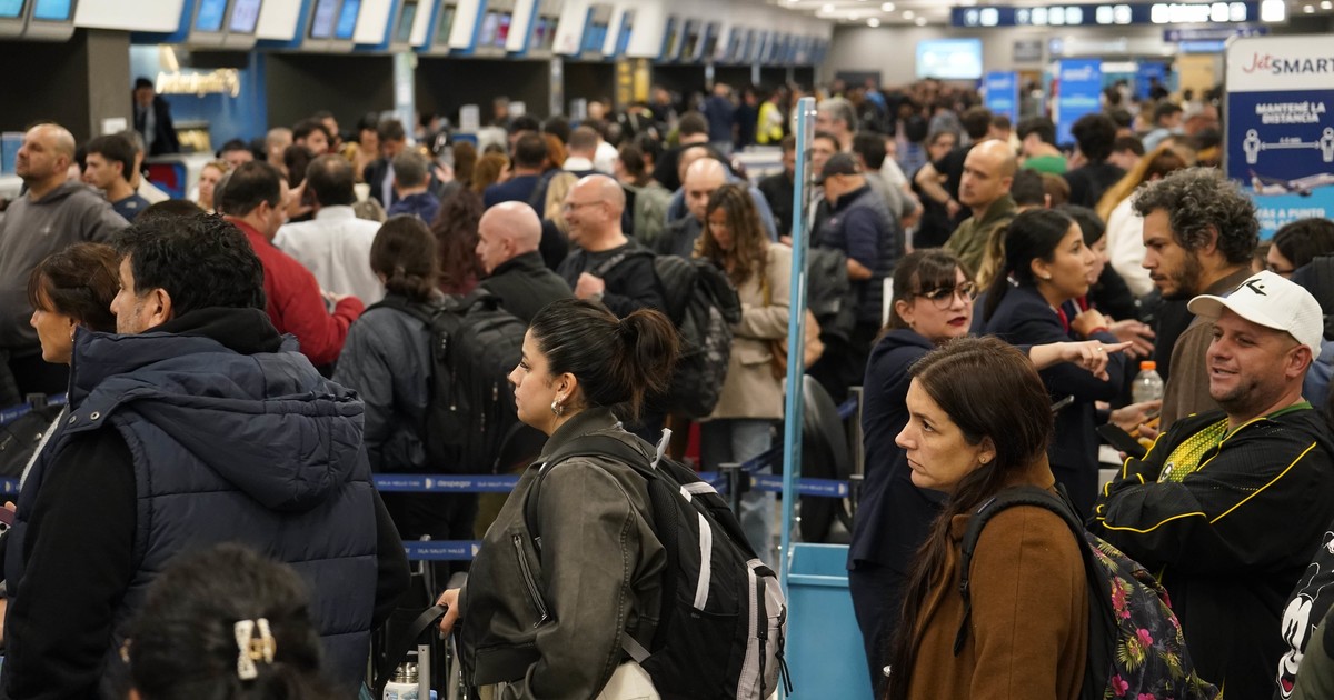 comenzo-la-protesta-de-pilotos-en-visperas-de-las-elecciones:-preven-60-vuelos-y-7000-pasajeros-afectados