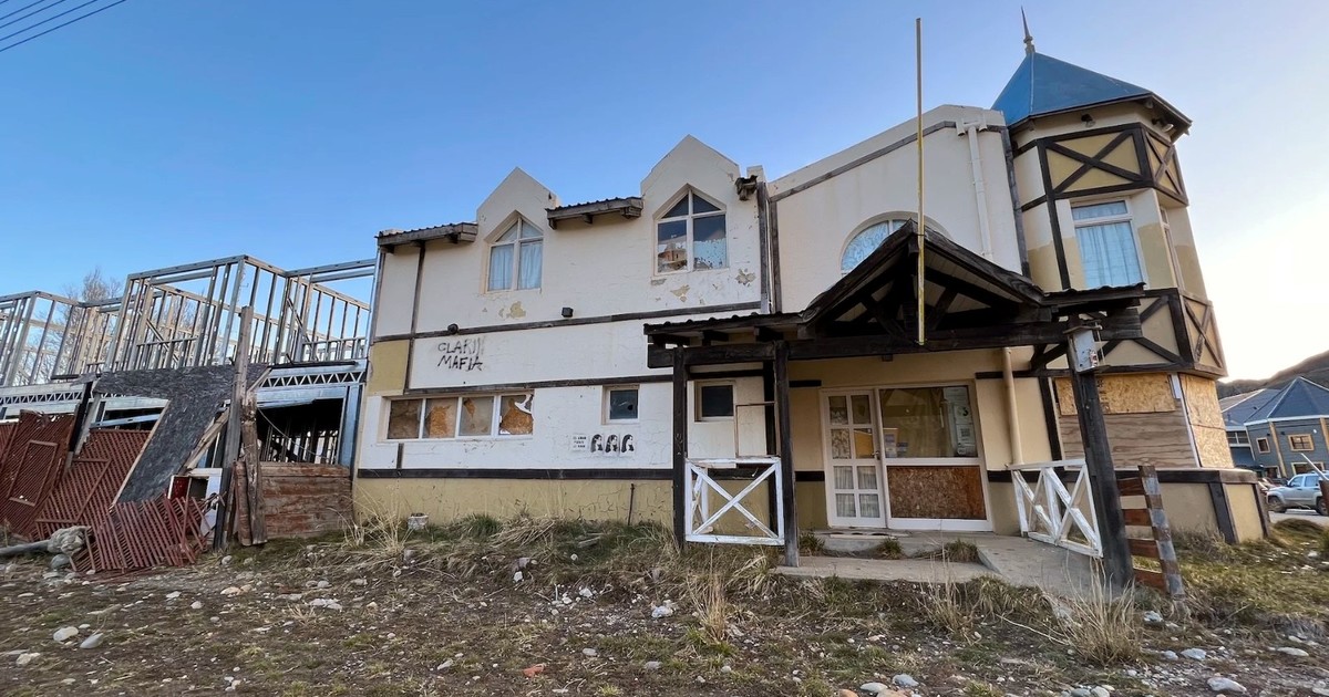 encuentran-un-muerto-dentro-de-un-hotel-de-los-kirchner-ocupado-ilegalmente-y-la-justicia-ordena-su-desalojo