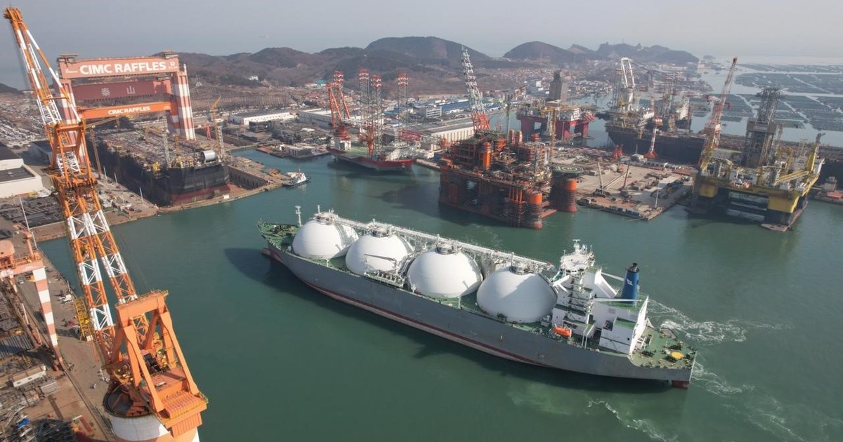 la-mayor-petrolera-de-abu-dhabi-podria-invertir-en-el-proyecto-de-gnl-de-ypf