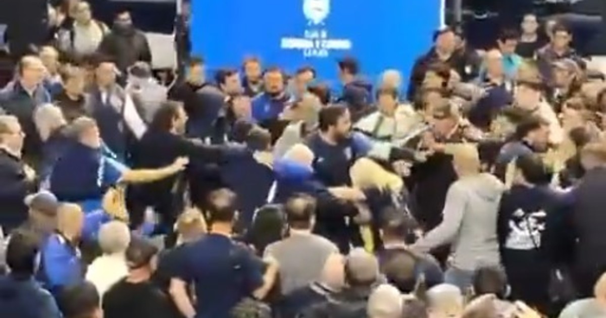 sillazos,-botellazos-y-huevazos-en-la-asamblea-de-general-de-gimnasia-la-plata