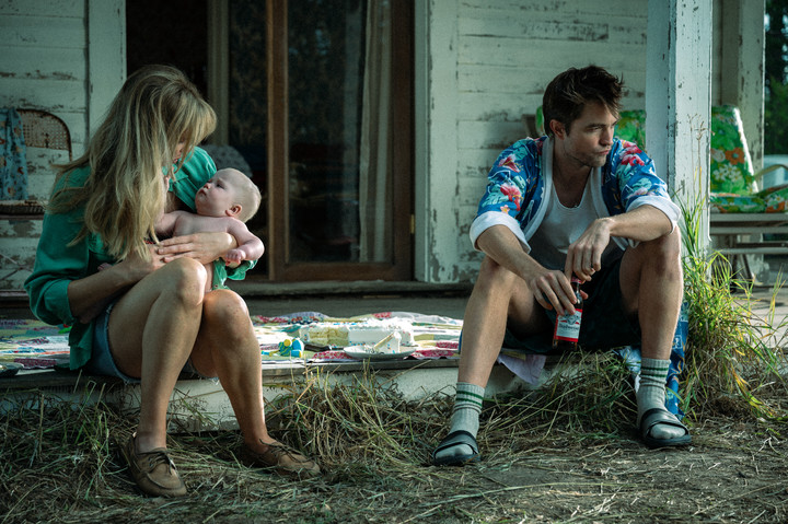 Jennifer Lawrence y Robert Pattinson son una pareja que se desintegra en la película 