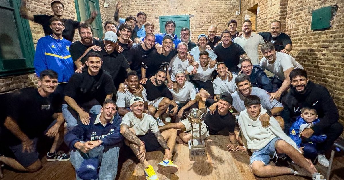 «que-la-cuenten-como-quieran»:-rosario-central-festejo-su-polemico-titulo-de-campeon-levantando-el-trofeo-como-messi-en-qatar