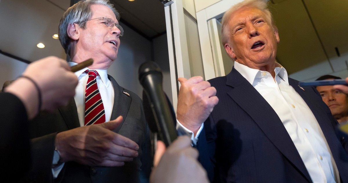 trump,-ataca-a-sus-economistas:-powell-«tiene-problemas-mentales»-y-amenazo-a-bessent-con-«una-patada-en-el-culo»