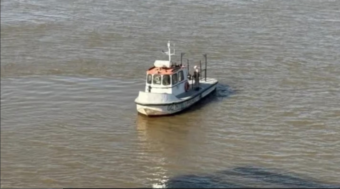 desesperada-busqueda-en-el-rio-parana:-un-policia-cayo-al-agua-tras-el-choque-de-su-lancha-y-no-volvio-a-salir