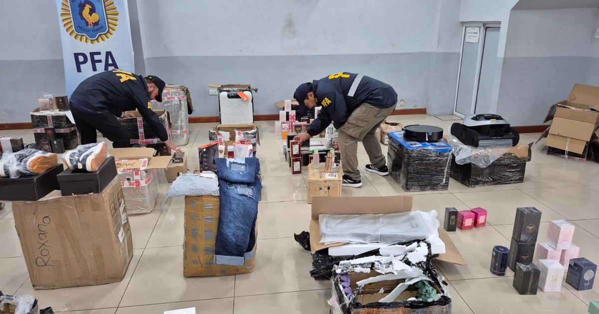 millonaria-incautacion-de-contrabando-en-corrientes:-hallaron-perfumes,-cremas,-zapatillas-y-anabolicos