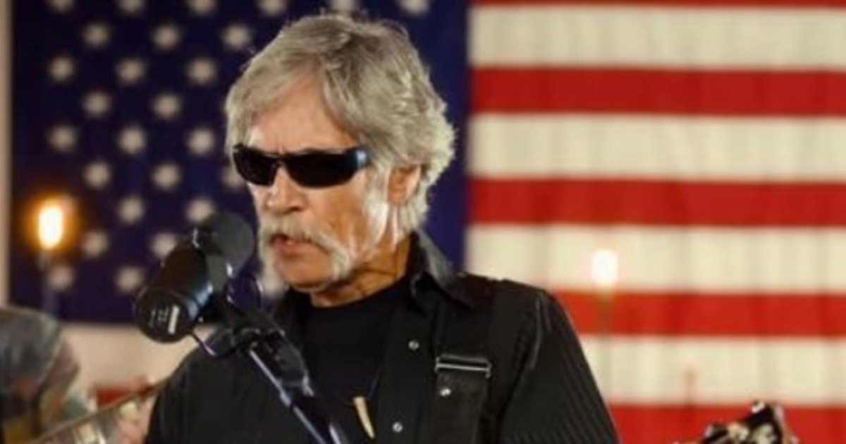 un-icono-de-la-musica-country-fue-hospitalizado-tras-apunalarse-a-si-mismo,-bajo-los-efectos-de-la-cocaina-y-el-whisky