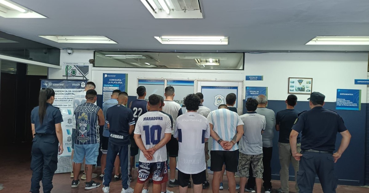 balazos-a-la-salida-del-estadio-y-violencia-en-el-centro-de-la-plata:-23-detenidos-y-12-oficiales-heridos