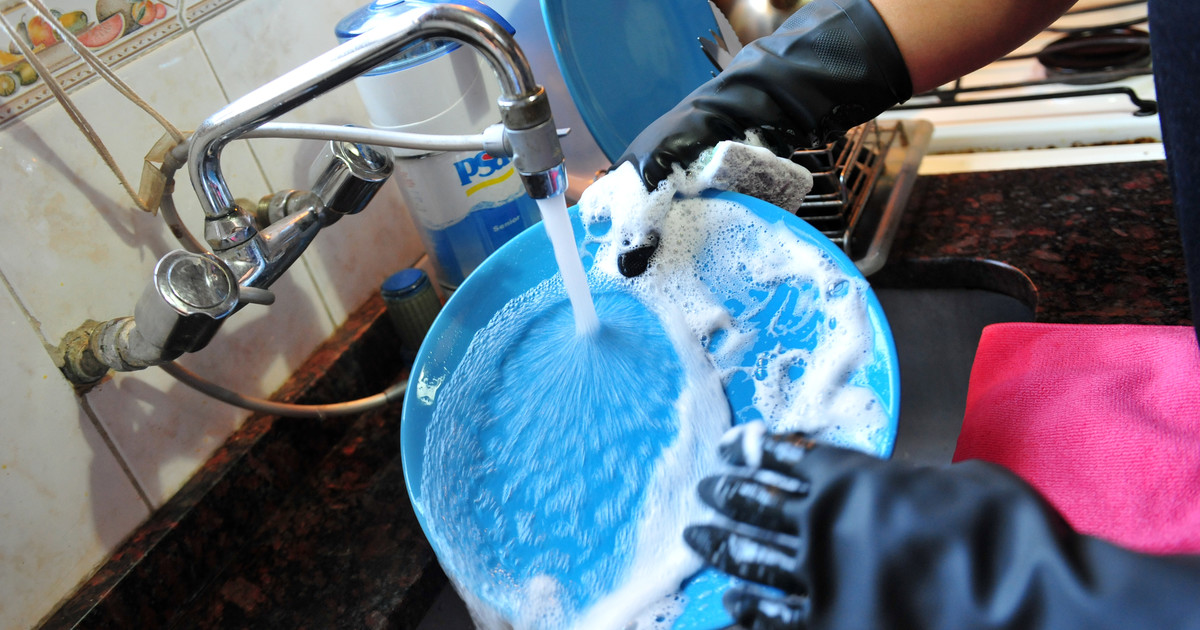 reforma-laboral-para-empleadas-domesticas:-que-cambia-en-contratos,-pagos-e-indemnizacion