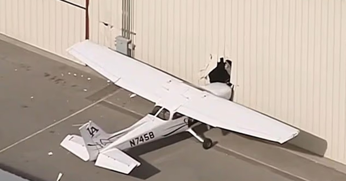 robo-un-avion,-no-pudo-hacerlo-despegar-y-se-estrello:-investigan-el-incidente-en-un-aeropuerto-de-los-angeles