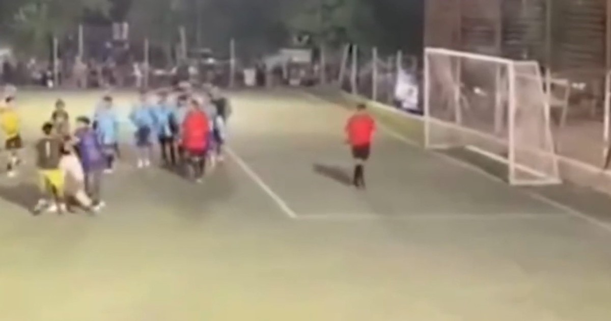 violencia-en-un-partido-de-futbol-amateur-de-neuquen:-el-arbitro-golpeo-a-un-hombre-que-lo-increpo