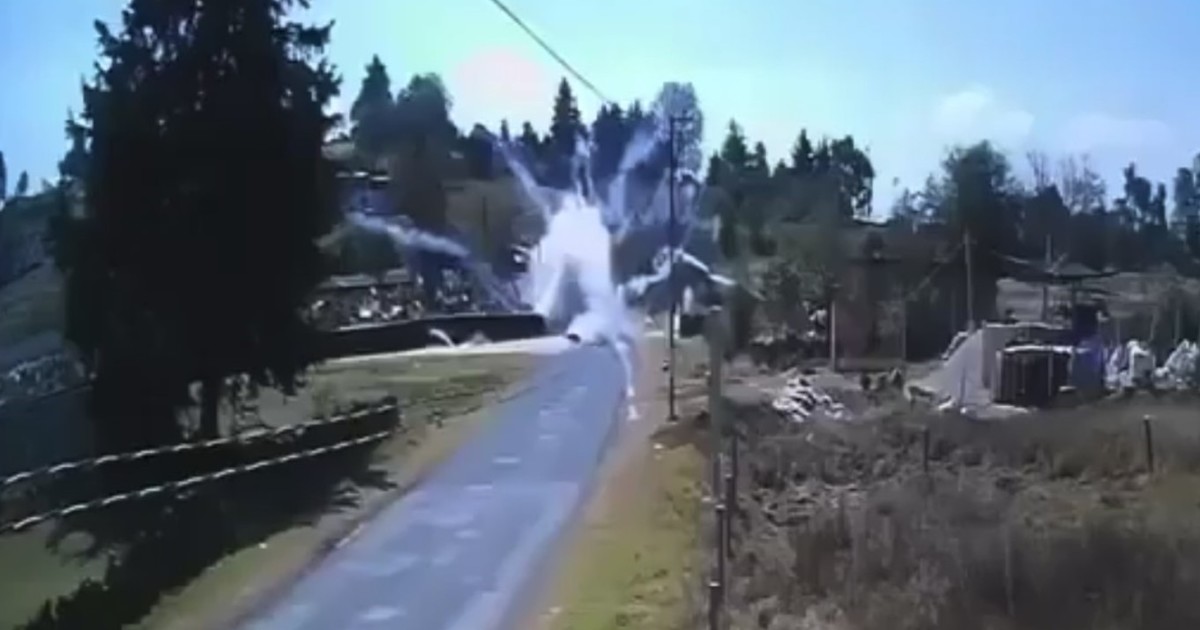 un-motociclista-salto-por-los-aires-al-explotar-la-pirotecnia-que-llevaba-en-su-moto