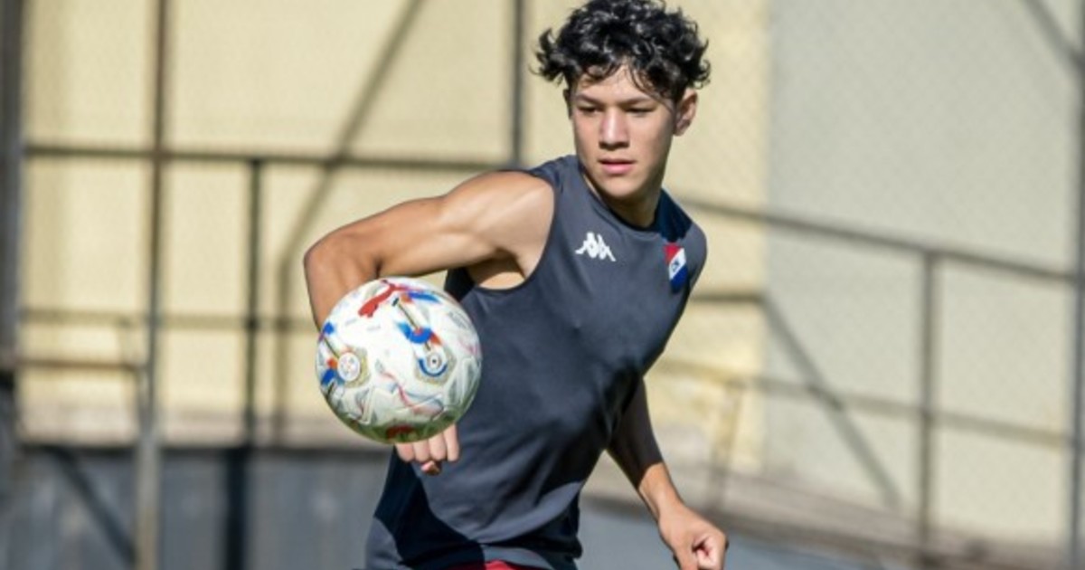 tiene-13-anos-y-nacional-lo-subio-a-primera:-quien-es-el-joven-delantero-que-comparte-la-pretemporada-con-un-historico-de-la-seleccion-paraguaya