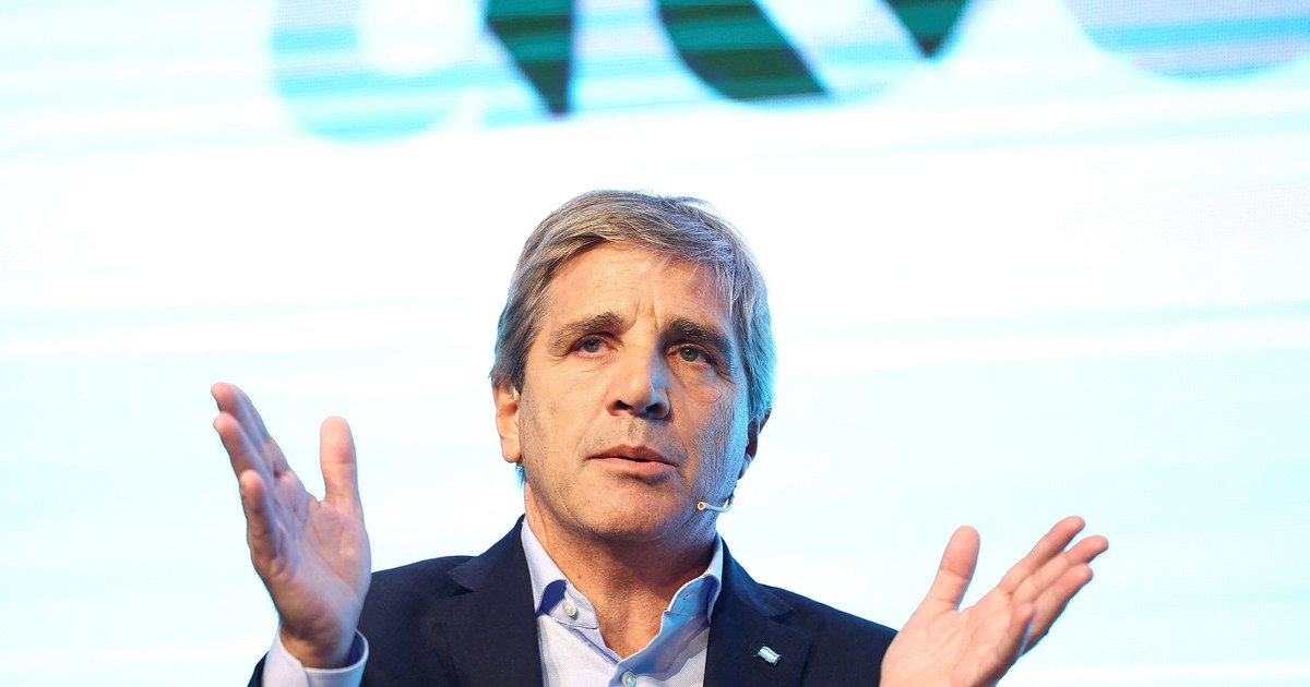 para-asegurar-el-superavit-en-2025,-el-gobierno-ajusto-a-la-mitad-los-fondos-de-obra-publica-y-el-35%-de-los-subsidios