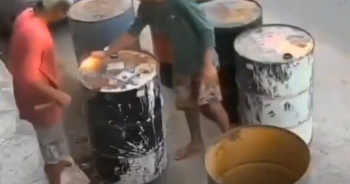 dos-jovenes-que-jugaban-con-fuego-sufrieron-una-tremenda-explosion:-el-impactante-video-del-incidente