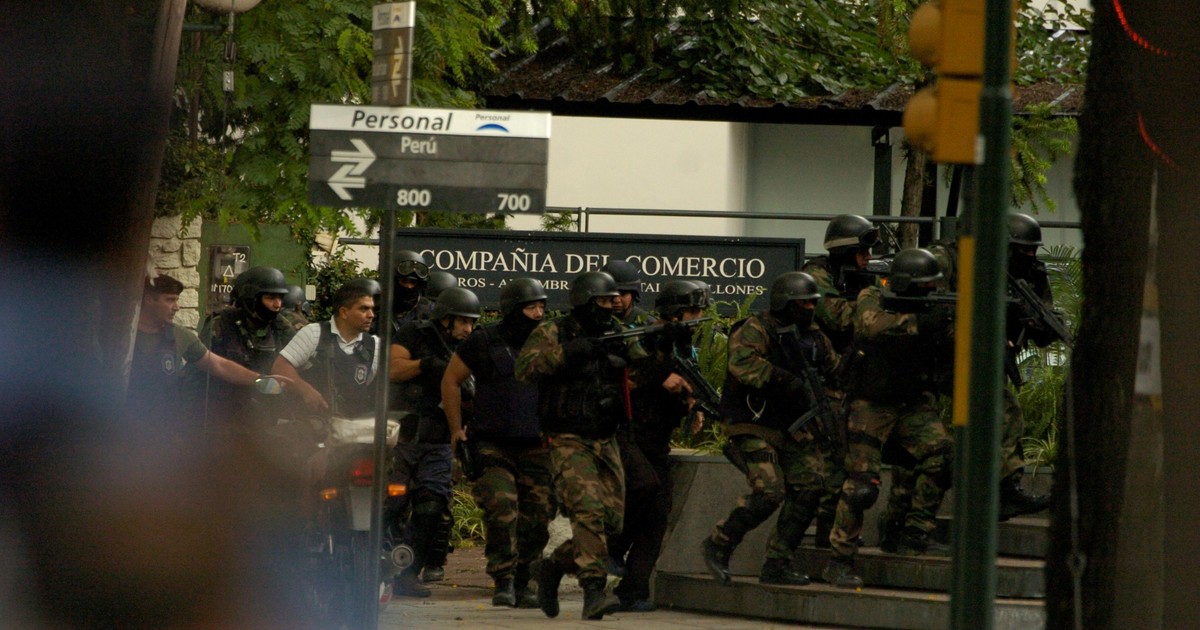 «los-delincuentes-no-estan»:-el-momento-en-que-los-ladrones-del-«robo-del-siglo»-se-esfumaron-y-la-policia-quedo-en-ridiculo