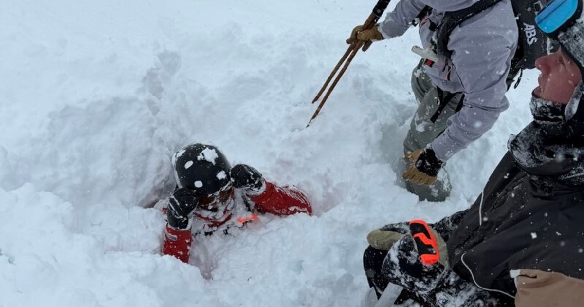 un-esquiador-salvo-a-un-hombre-que-quedo-sepultado-en-la-nieve-tras-una-avalancha:-«vi-un-brazo-que-se-movia»