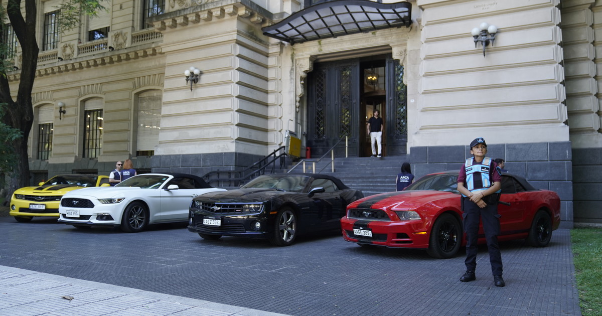 contrabando-de-autos-de-lujo:-el-descuido-de-la-banda-de-los-mustangs-y-los-camaros-que-la-dejo-al-descubierto