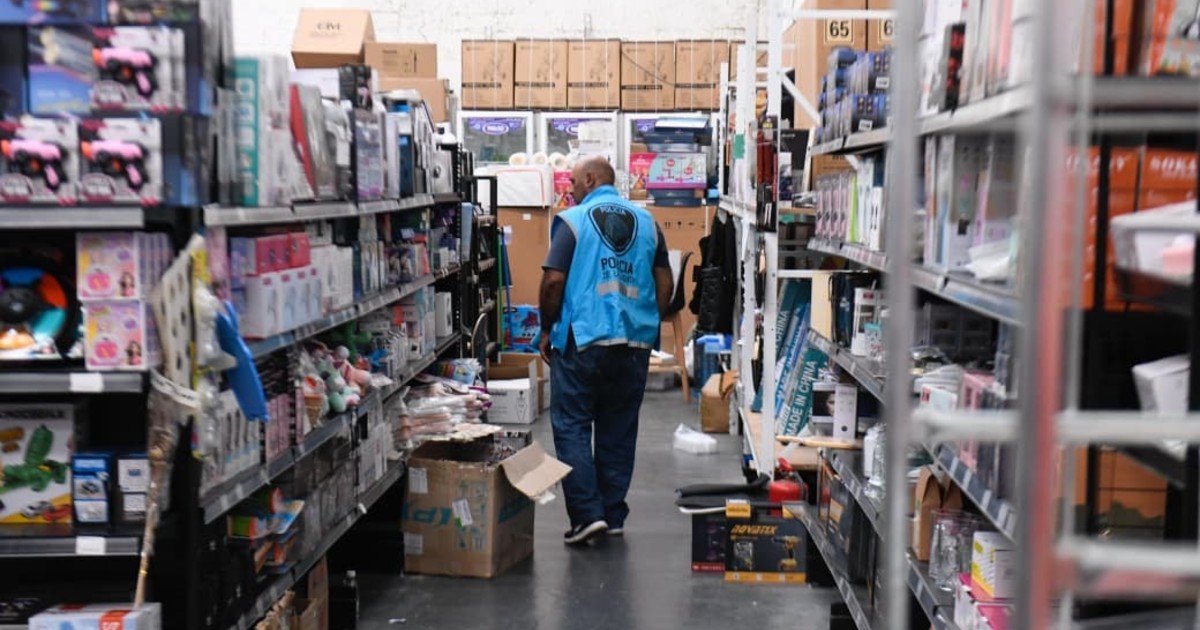golpe-al-contrabando:-secuestraron-zapatillas,-ventiladores,-perfumes-y-hasta-cochecitos-de-bebe-que-se-vendian-por-internet
