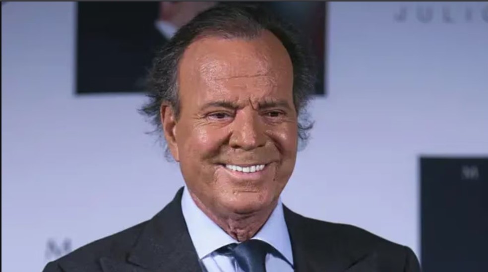 que-dijo-julio-iglesias-tras-ser-acusado-de-abusar-sexualmente-a-dos-exempleadas