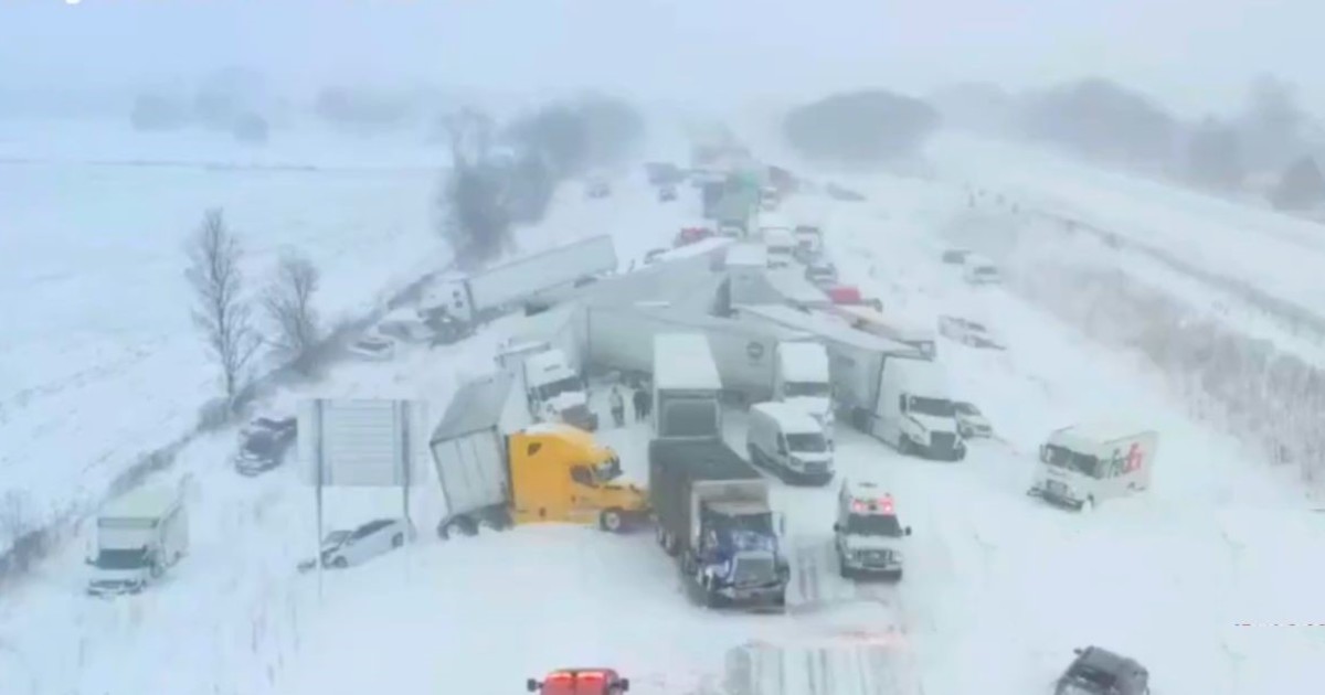 la-tormenta-invernal-causo-un-choque-multiple-de-mas-de-100-vehiculos,-incluidos-30-camiones,-y-dejo-decenas-de-heridos