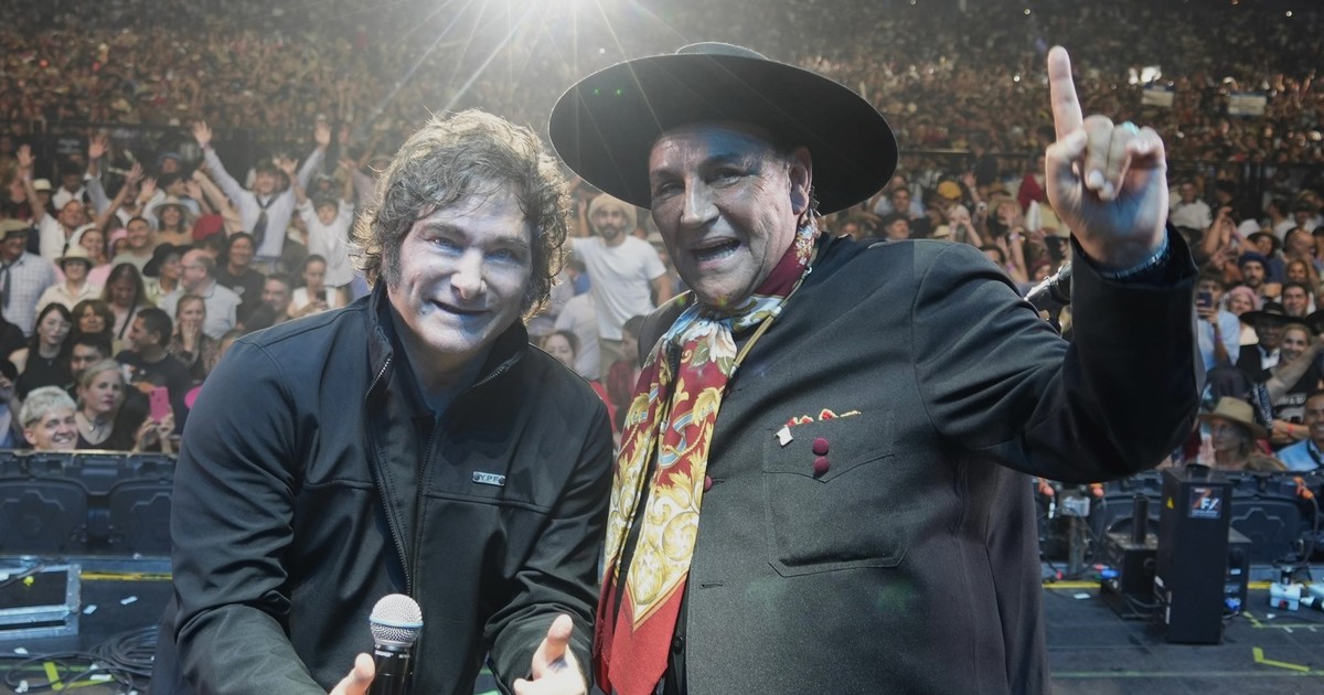 el-chaqueno-palavecino-se-defendio-de-las-criticas-tras-cantar-con-javier-milei-en-jesus-maria:-«no-hice-nada-malo»