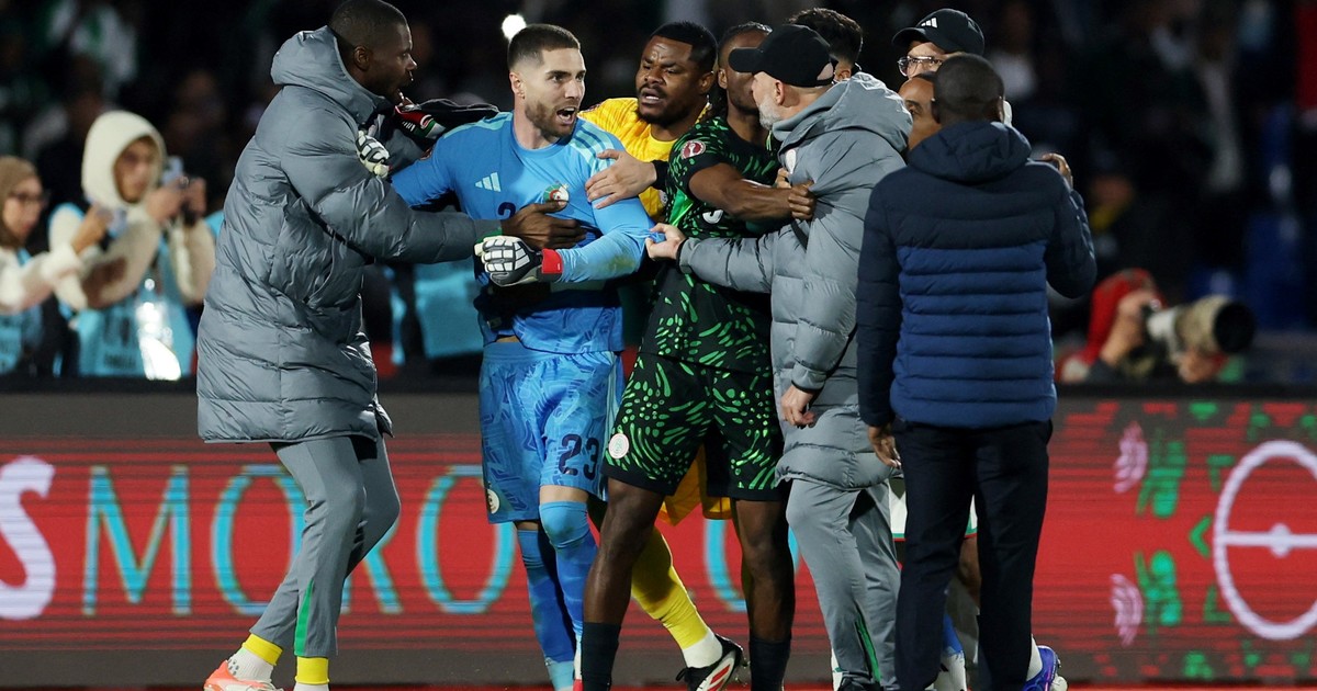 suspendieron-a-luca-zidane,-el-arquero-de-argelia,-por-pelearse-en-la-copa-africana:-¿podra-jugar-en-el-debut-vs-argentina-en-el-mundial-2026?