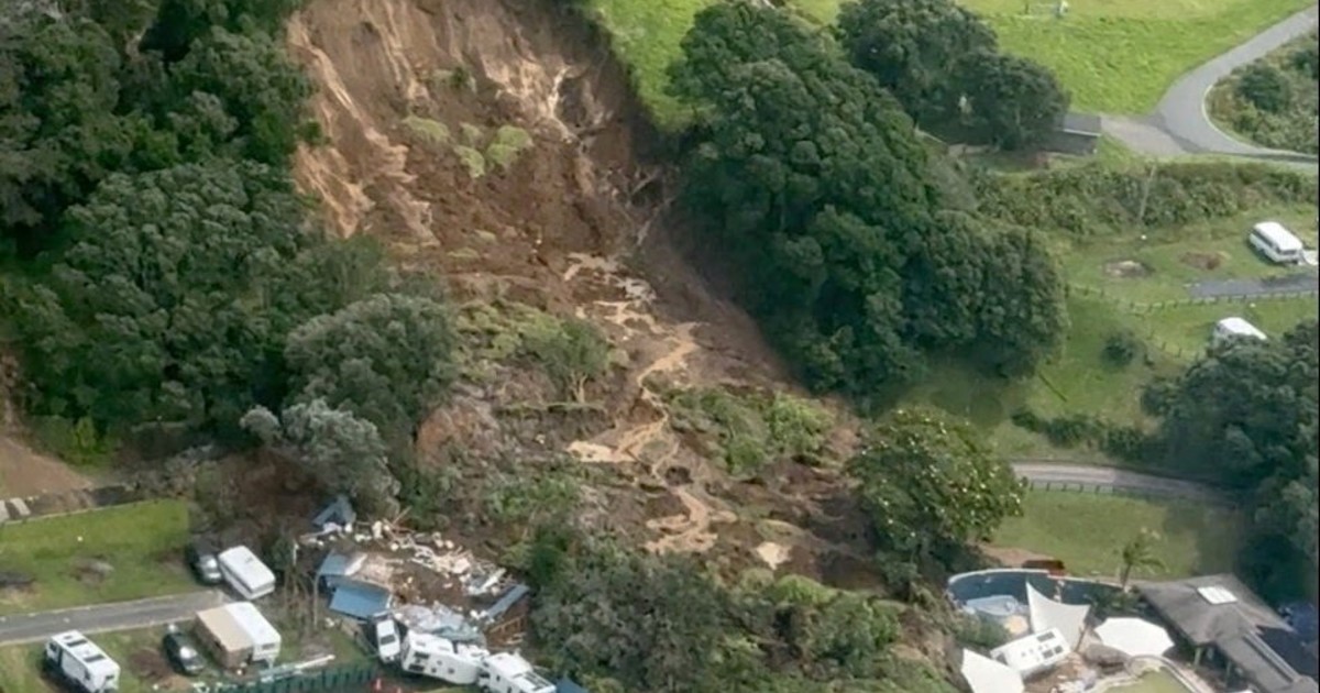 tragico-alud-en-un-camping-turistico-de-nueva-zelanda:-buscan-a-ninos-desaparecidos-y-confirman-2-muertes