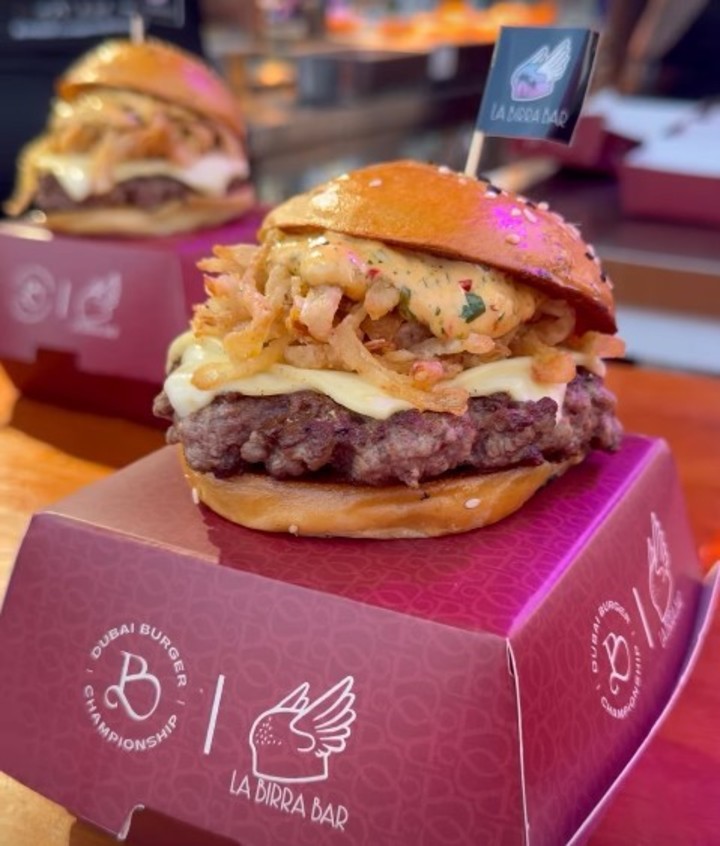La Crispy Dubai con la que La Birra Bar compitió y salió premiada como la mejor hamburguesería del mundo. Foto captura redes