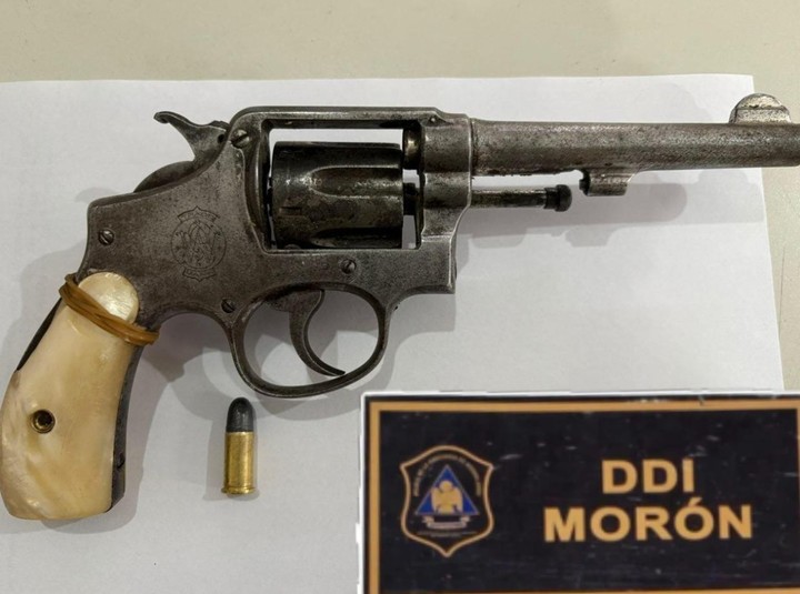 El arma secuestrada a Héctor D. L. Fue identificada como la misma que usaron en el robo a Nicolás Wiñazki.