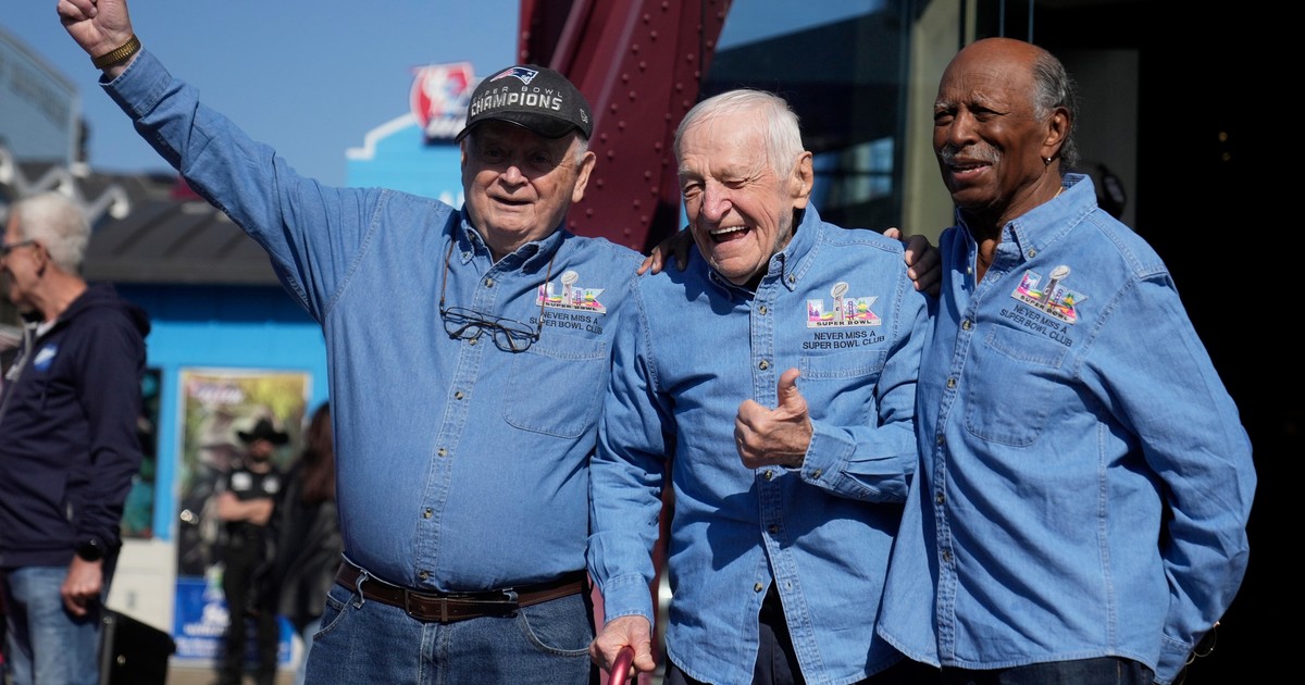 el-ultimo-«touchdown»-de-los-guardianes-del-super-bowl:-los-tres-amigos-que-no-faltaron-a-ninguna-final-y-hoy-se-preparan-para-el-adios