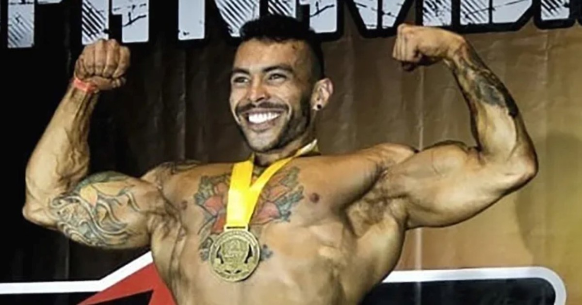 el-fisicoculturista-juan-sebastian-anzola-murio-a-los-22-anos:-se-desplomo-mientras-entrenaba-en-el-gimnasio