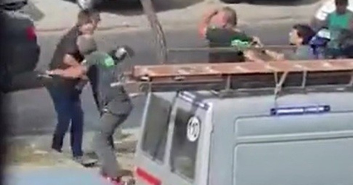 insolita-pelea-de-transito:-discutieron,-se-quiso-defender-con-un-rifle-y-lo-desmayaron-con-una-llave-de-tuercas