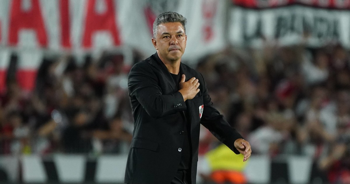 la-despedida-de-gallardo-en-river-fue-con-lagrimas,-una-ultima-caricia-a-los-pibes-del-club-y-las-senales-del-poco-feeling-con-los-jugadores